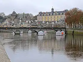 Le pont Aristide-Briand et le château