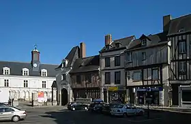 La place de la Trémoille (du marché) à Laval.