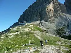 Le refuge Auronzo (2330m) au pied des Tre Cime di Lavaredo.