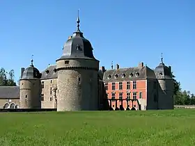 Le château de Lavaux-Sainte-Anne près de Rochefort.