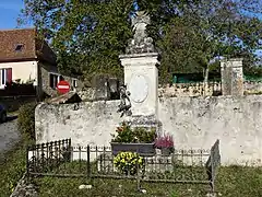 Le monument aux morts.