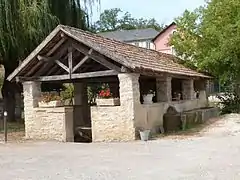 Lavoir à Vailhourles.