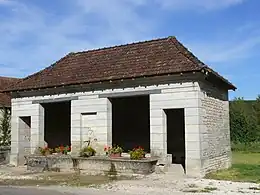 Fontaine-lavoir de Pennesières