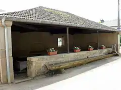 Lavoir couvert.