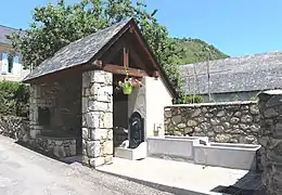 Le lavoir de l'église.