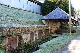 Le lavoir d'Ourdis et ses laytès.