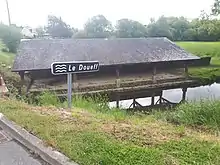 Un lavoir sur le Doueff, à Mauron