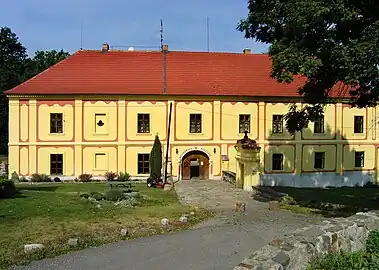 Château de Lešany : la façade.