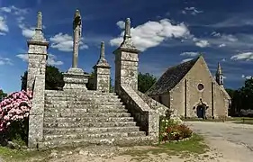 Le calvaire et la chapelle de Saint-Cado en 2022