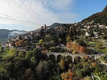 Le viaduc des Ribas au nord-est du village.