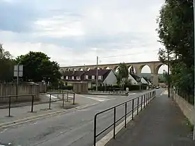 Le viaduc vue depuis la rue des Ménigouttes en 2011.