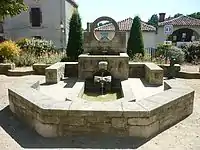 La fontaine Place de l'église.