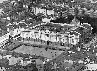 Vue aérienne de la place en janvier 1935 (Bulletin municipal de la ville de Toulouse, bibliothèque municipale).