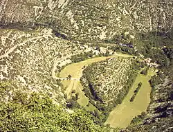 Le cirque de Navacelles, Grands Causses : paysage de plateau karstique et de méandre recoupé