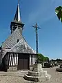 église et croix de cimetière