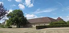 Ferme à côté de l'église.