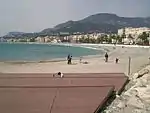 La plage du Fossan à côté du Bastion à Menton.