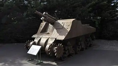 M7 Priest retiré de la mer à Arromanches.