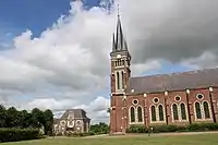 La place: le monument, l'école, la mairie et l'église.