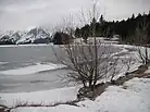 Les rives du lac de Roafan en hiver.