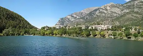 Vue panoramique du lac du Lauzet.