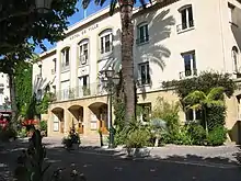 Le Lavandou - Mairie (2008).jpg