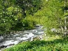 Le Lis sert de limite entre Cazeaux-de-Larboust et Castillon-de-Larboust.