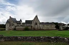 Vue d'ensemble du prieuré du Louroux.