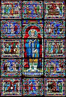 Photographie montrant un détail du vitrail représentant Saint Julien à la cathédrale du Mans