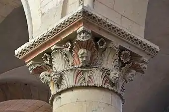 Chapiteau d'un pilier de la nef