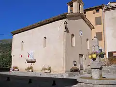 Chapelle Saint-Arnoux et fontaine.