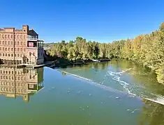 Le moulin d’Albias vu du pont de la voie ferrée Paris Toulouse.