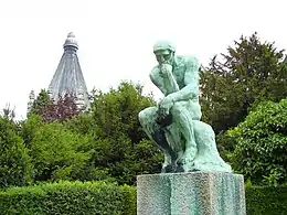 Le Penseur dans le cimetière de Laeken, Belgique.