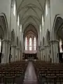 L'église paroissiale Saint-Martin : vue intérieure vers le chœur.