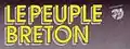 Le Peuple breton écrit en lettres capitales jaunes. Le fond est un dégradé de gris. L'oiseau stylisé en noir et blanc suit le texte.