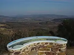 Table d'orientation de la Gardie (288 m). On peut notamment voir le plateau du camp de César.