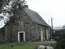 Photographie de l'église transformée en maison.