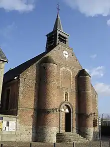 Photographie montrant la façade de l'église