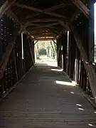 L’intérieur du pont de bois en 2008.