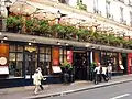 La façade principale du restaurant, donnant sur la rue de l'Ancienne-Comédie.