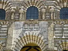 Notre-Dame du Puy-en-Velay. Façade occidentale.