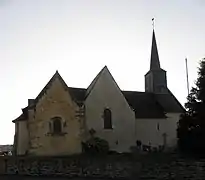 Vue de la façade nord, on distingue nettement la chapelle Saint-Gilles.