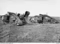 Chars anglais détruits par des mines au Ronssoy (Photo Australian War memorial)