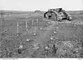 Chars anglais détruits par des mines au Ronssoy (Photo Australian War memorial)