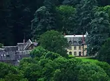 Le château de Lasteyrie vu du site de La Roche.