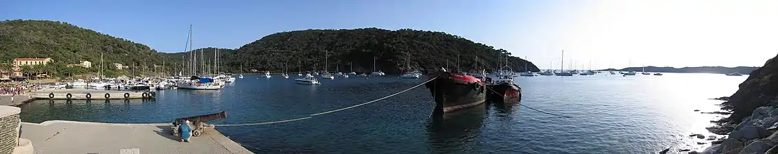 Port de Port-Cros, le soir.