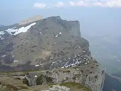 Les Trois Becs : le Signal (1559 m) et la Roche Courbe (1545 m) vus depuis le Veyou (1589 m).