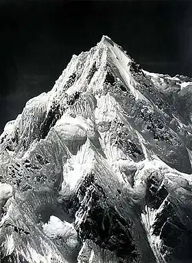 Vue du Siniolchu depuis le glacier de Zemu (photo de Vittorio Sella).