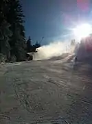 Canons à neige en fonctionnement sur la Piste du Tétras à Gérardmer.