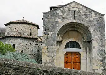 Façade occidentale et chapelle octogonale.